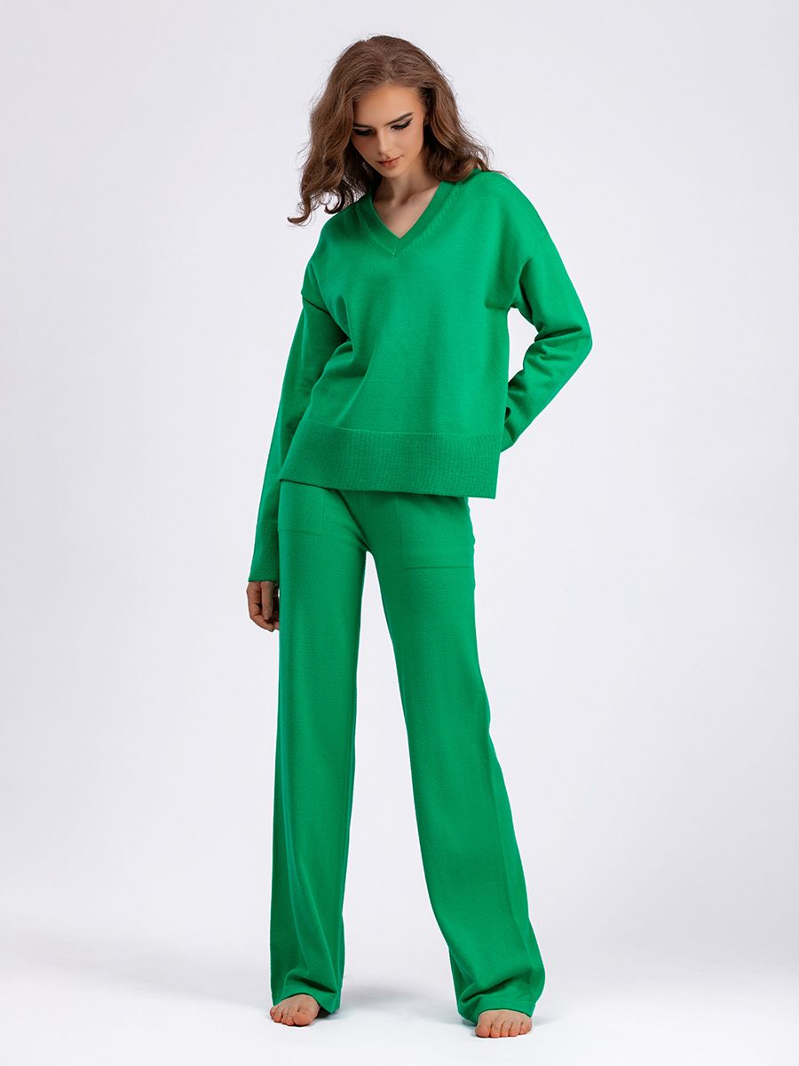 Women’s 2-Piece Lounge Set – Soft V-Neck Top & Wide-Leg Pants