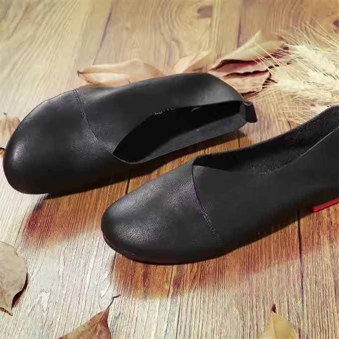 Lightweight Leather Flat Shoes